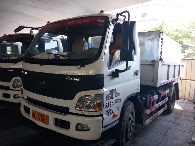 釣箱式垃圾車